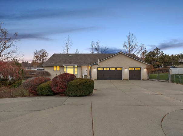 1504 E SPRING Ln, Holladay, UT 84117