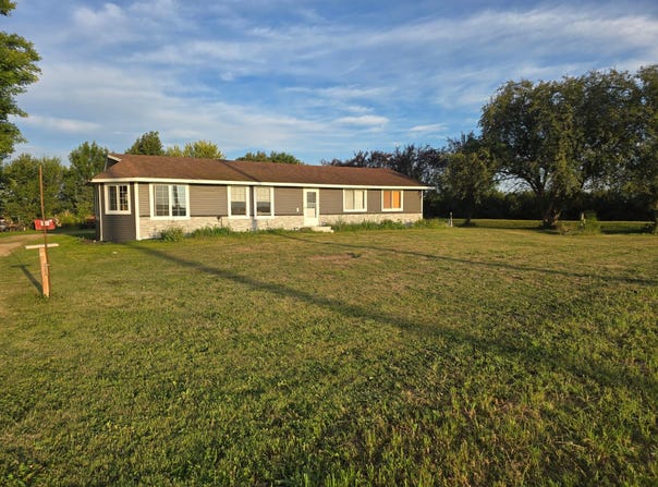 1011 90th Avenue, Pipestone, MN 56164