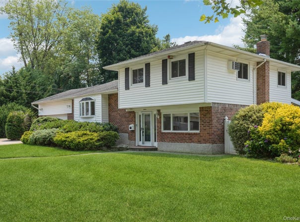 7 Ebb Court, Commack, NY 11725