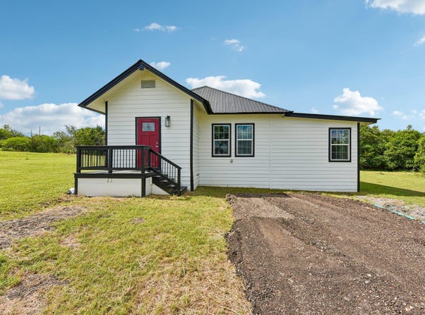 507 W 1st St, Flatonia, TX 78941