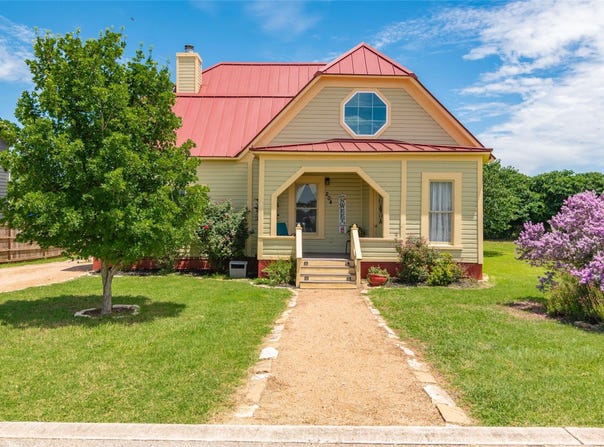 204 Prim Rose St, Blanco, TX 78606