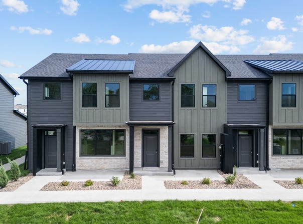 921 Percheron Lane, Norwalk, IA