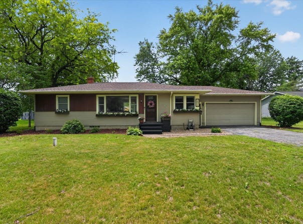 1878 E Clinton Trail, Charlotte, MI 48813