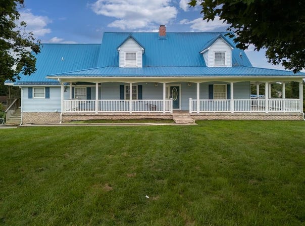 202 Racetrack Rd, MT. HOPE, WV 25880