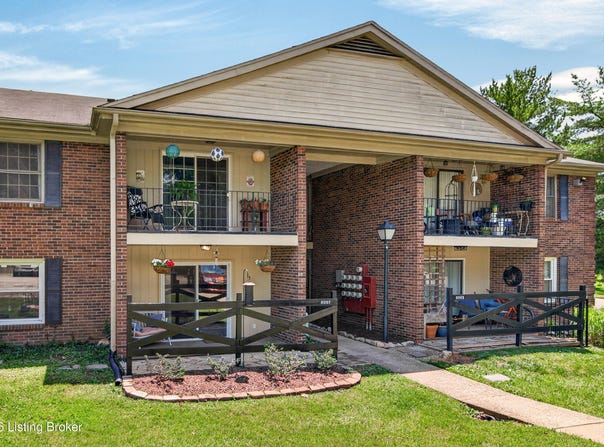 8007 Montero Dr, Prospect, KY 40059