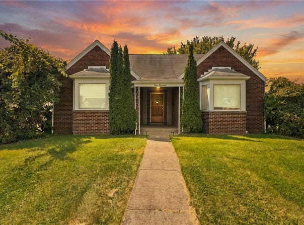 114 Jefferson Dr, Lower Burrell, PA 15068