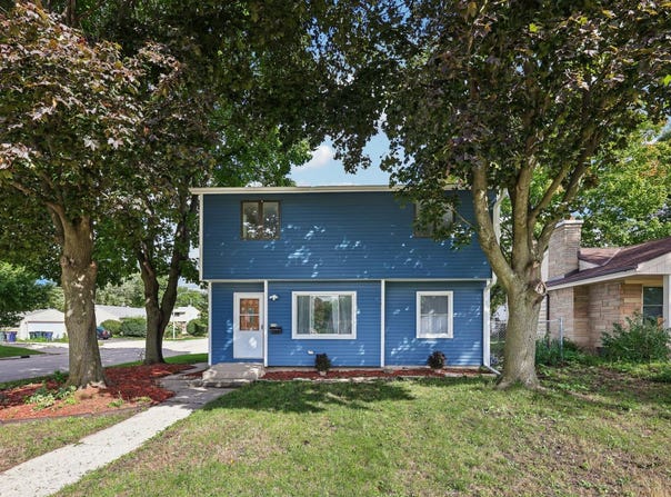 904 S 112th St, West Allis, WI 53214