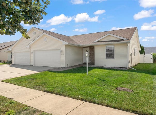 1701 E Lexington Drive, Urbana, IL 61802