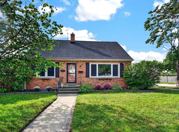 2021 79th St, Kenosha, WI 53143