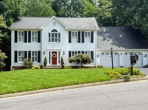 4220 Kings Court Dr, Roanoke, VA 24018