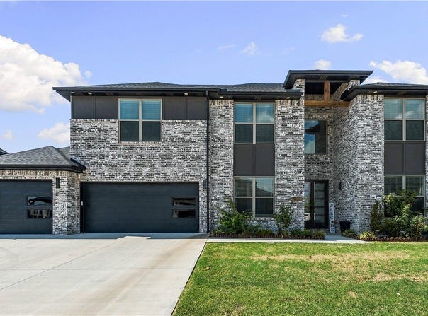 1111 Longbourn Drive, Centerton, AR 72719