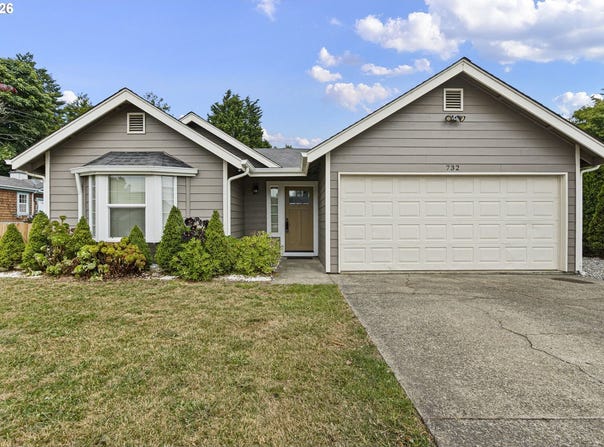 732 3RD St, Brookings, OR 97415
