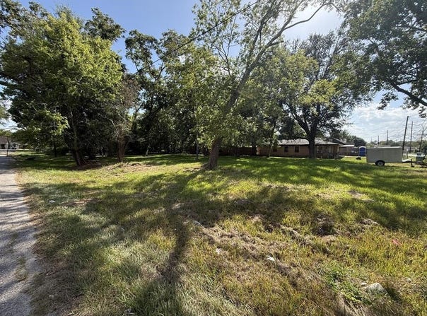 2015 Toledo St., Beaumont, TX 77703