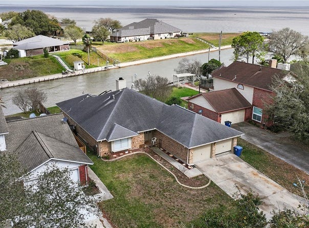 123 E Harbor Drive, Port Lavaca, TX 77979
