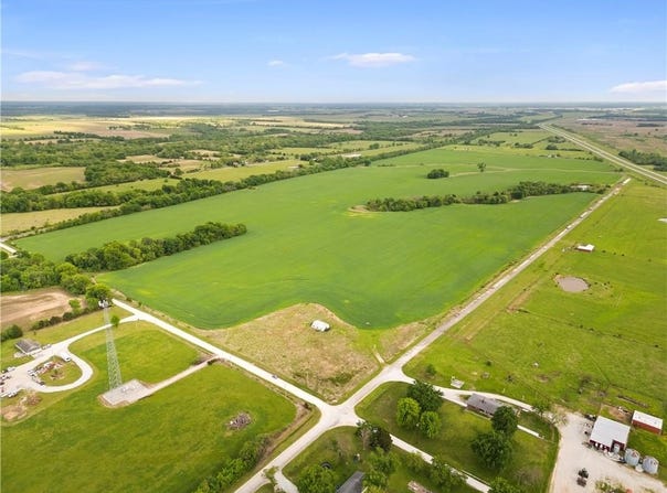 49 NW 100th Road, Sheldon, MO 64784