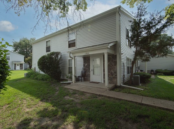 1380 N Glen Circle, Aurora, IL 60506