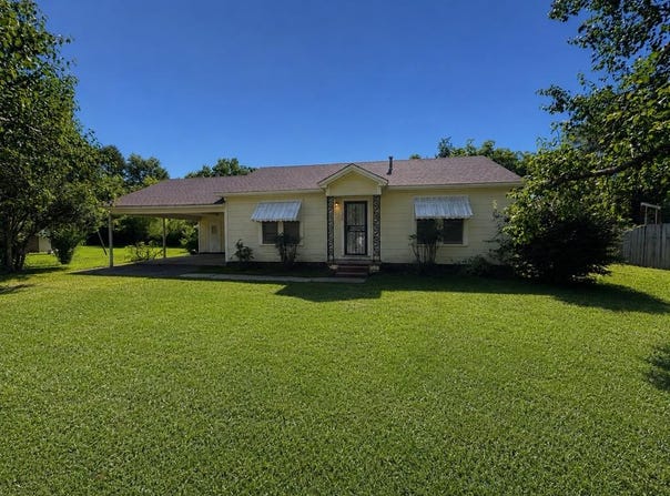 306 Willow St, SANDERSVILLE, MS 39477