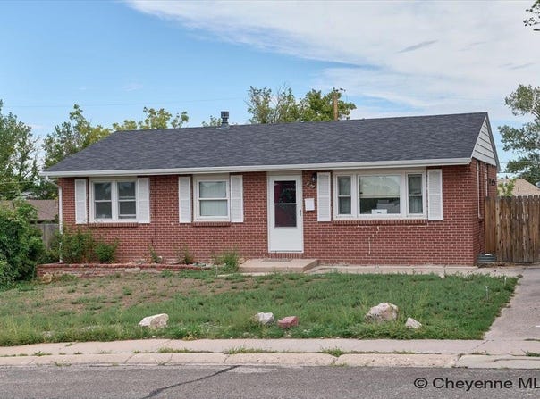 956 HILLCREST RD, Cheyenne, WY 82001