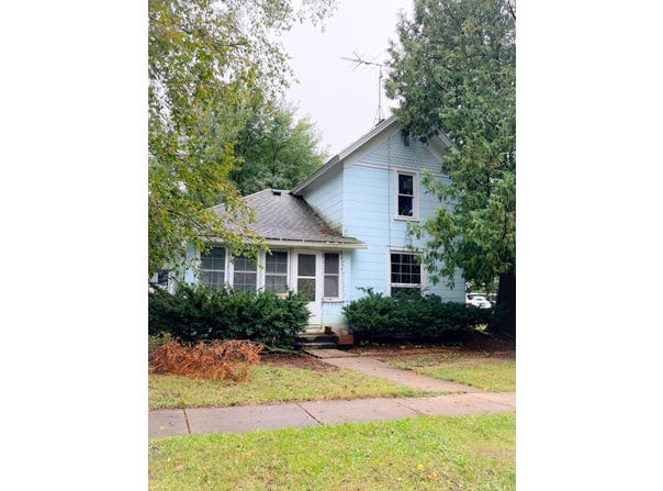 132 Pierce St, Randolph, WI 53956