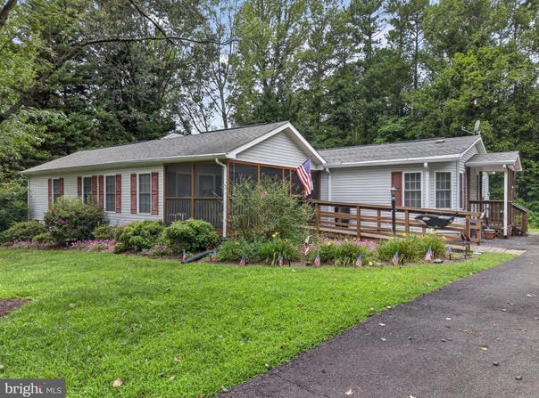 11400 PINEY FOREST, BUMPASS, VA 23024