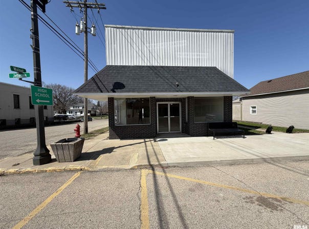 W WALNUT Street, Washburn, IL 61570