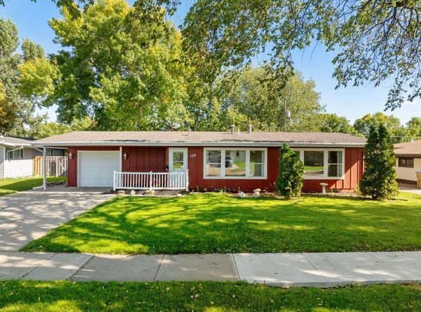 109 24TH ST, Minot, ND 58701