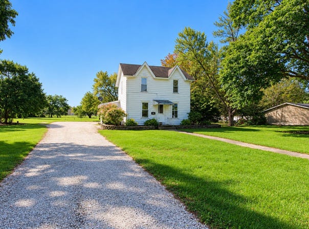 737 E Grant Highway, Marengo, IL 60152