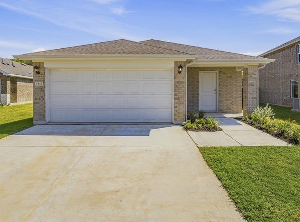 1913 Glory Drive, Bonham, TX 75418