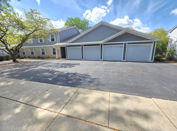 356 Woodview Circle, Elgin, IL 60120