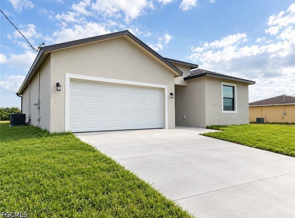 8003 Marsh Circle, Labelle, FL 33935