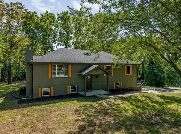 33251 Koala Circle, Excelsior Springs, MO 64024