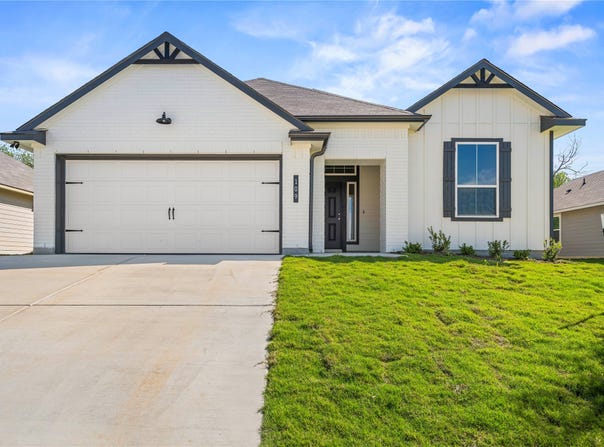 109 Adaline Bend, McGregor, TX 76657