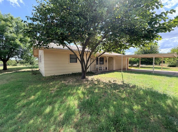 105 W Elm Street, Gustine, TX 76455