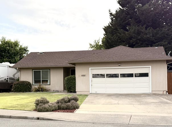 1002 Angler Lane, Grants Pass, OR 97527