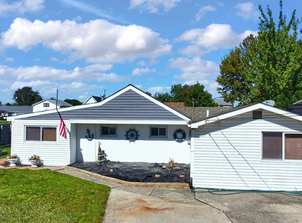 7248 Aqua Isle Drive, Algonac, MI 48001