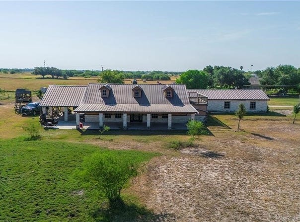 7084 Bartosch, Robstown, TX 78380
