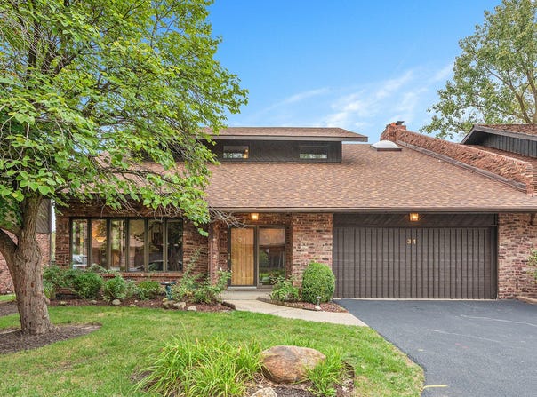 31 Lucas Drive, Palos Hills, IL 60465