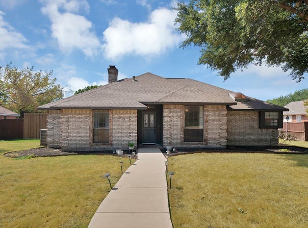 1215 Shawnee Trail, Carrollton, TX 75007