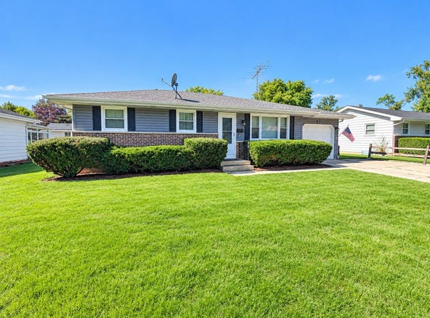 194 Patrick Drive, South Elgin, IL 60177