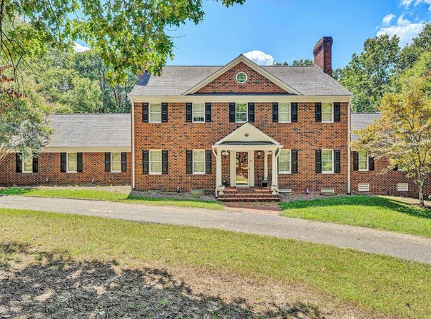 77 Gloucester Ct, Troutville, VA 24175