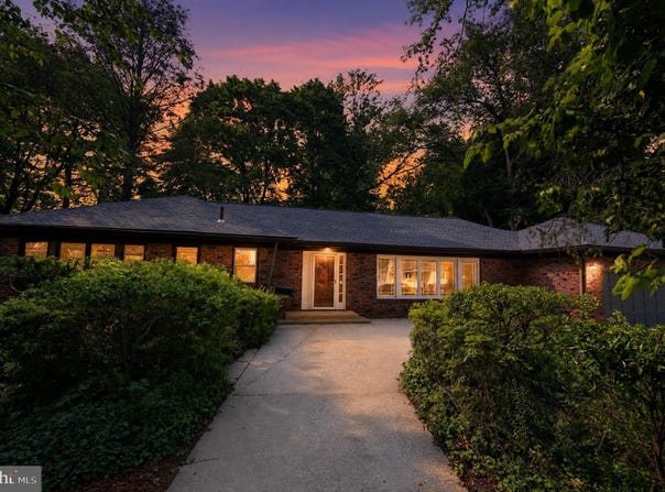 102 E HARVARD Avenue, STRATFORD, NJ 08083