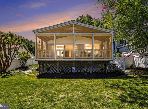 1069 LOCUST Drive, PASADENA, MD 21122