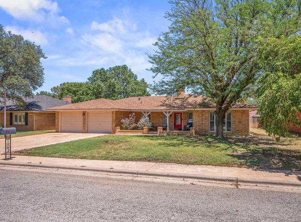 103 Willow Circle, Levelland, TX 79336