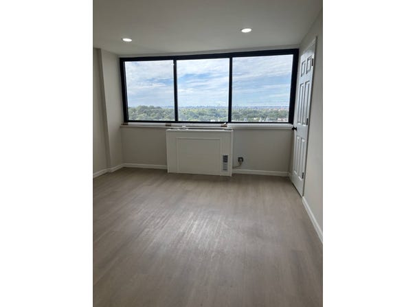 2 Bay Club Dr, bayside, NY 11360