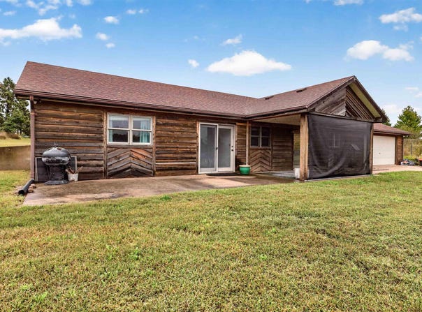 17208 Bowser DR, Hoyt, KS 66440