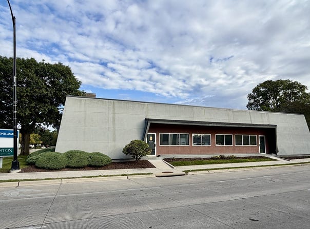 402 2nd Avenue, Sterling, IL 61081