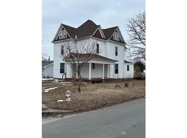 678 English Ave, Marshall, MO 65340