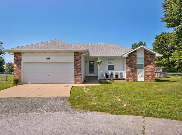 405 Lynn Drive, Clever, MO 65631