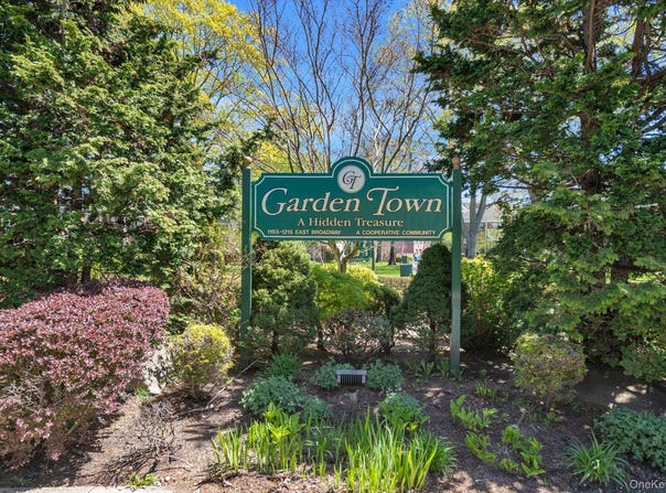 1203 E Broadway, Hewlett, NY 11557