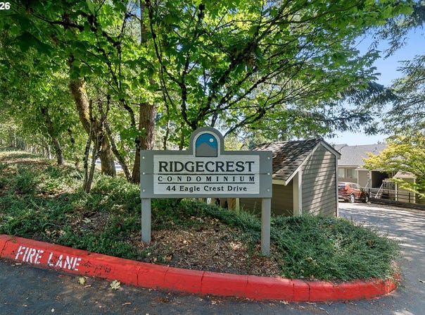 44 EAGLE CREST Dr, LakeOswego, OR 97035